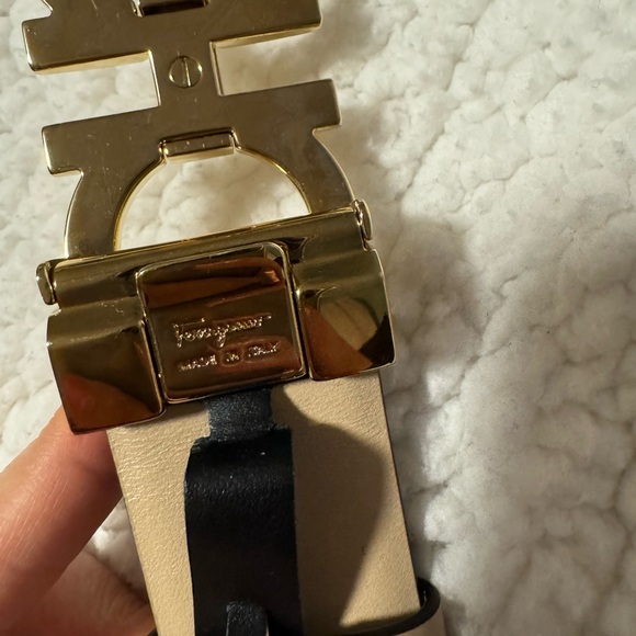SALVATORE FERRAGAMO WOMENS REVEARSIBLE BELT BLACK & BEIGE - Picture 6 of 6